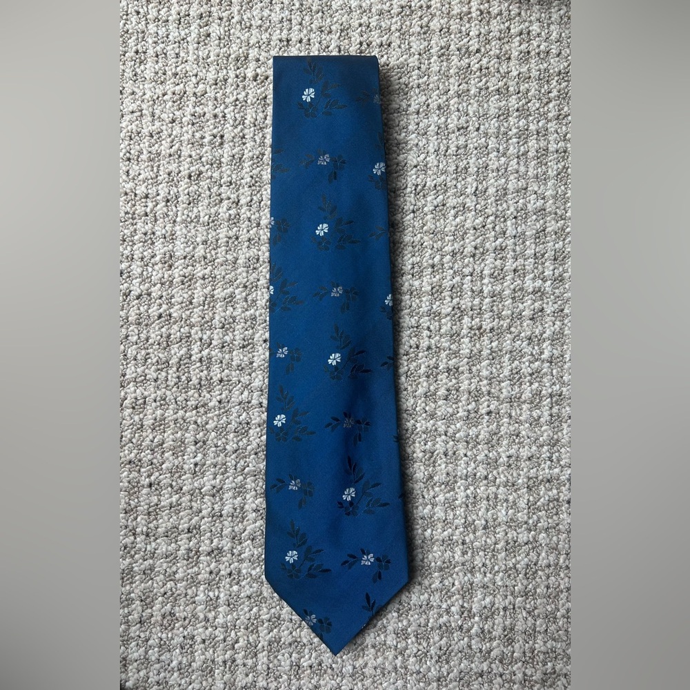 Elegant Blue Floral Men's Tie